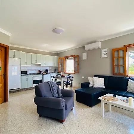 Casa vacanze 2 With Private Pool At Diaz Aleman